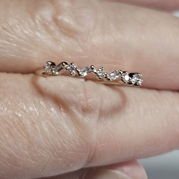 *Sale* Gold Tone Dainty Clear Round And Rectangular Rhinestone Ring Size 5.25 - Picture 2 of 12